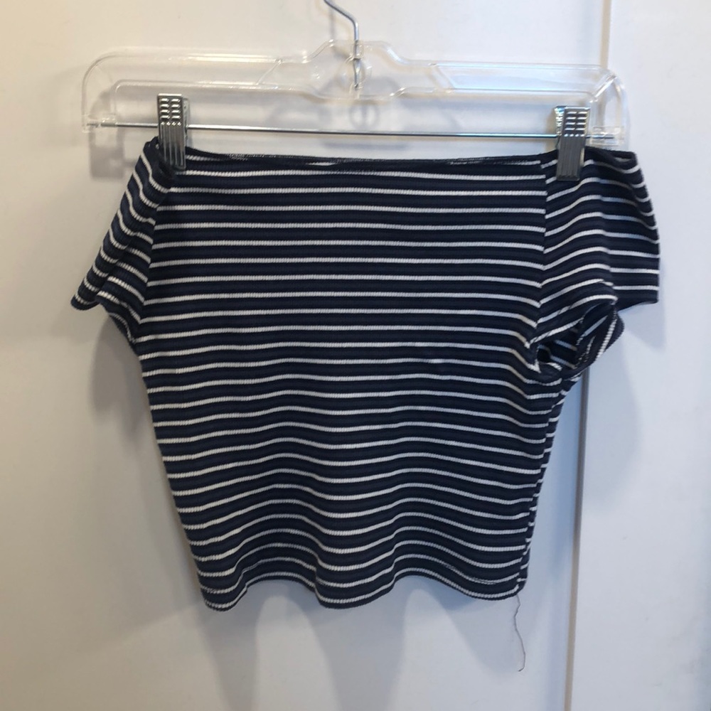 Off the shoulder Brandy Melville cropped tee